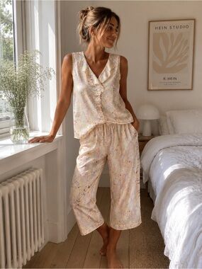 Cabernet Silk Satin Floral Capri Pajama Set L Ruffle Coquette Cottagecore